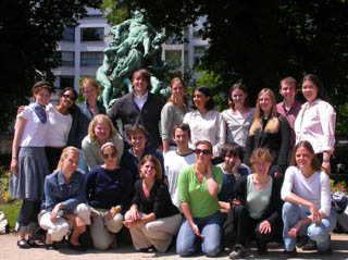 The entire class in the Jardin du Luxembourg.    Row 1, L to R: Emily Kuross, Katie Zerwas, Laura Monn, Zoe Catsiff, Anne Starace, Anna Matykowski; Row 2: Julie Butkowski, Steven Vilendrer, Greg Ducker, Garrett Warshaw; Row 3: Elizabeth Baribeau; Deepti Bansal, Katie O'Connell, Adam Witt, Andrea Barbera, Sarala Puthuval, Julia Lippitt, Becky Farmer, David Peloquin, Whitney Quon 